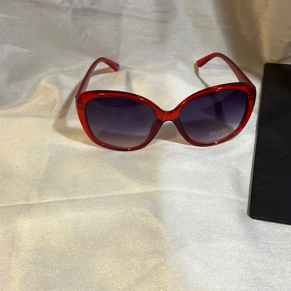 NWOT CICI ITALY DESIGN red sunglasses with plum to lavender fade lenses - Picture 1 of 4